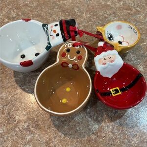 St Nicholas Square Festive Holiday Measuring Cups Set NWT adorable set of 4